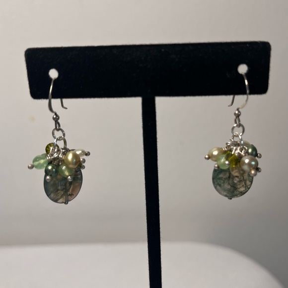 Green Gemstone and Pearl Earrings. 925 hook posts - Picture 2 of 7